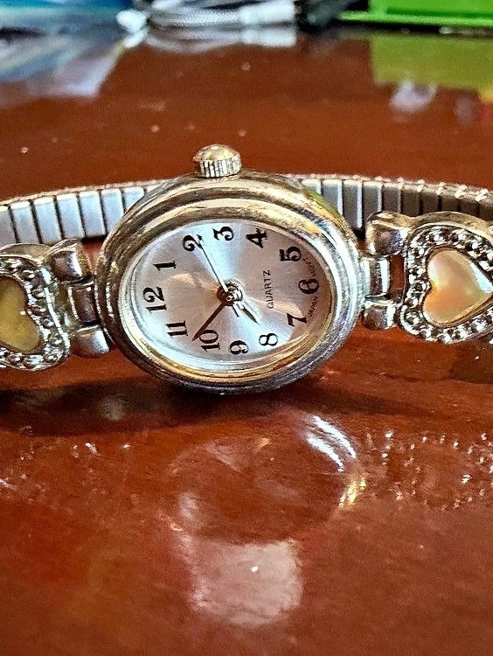 Quartz Heart Detail Watch in Silver & Gold
AS IS NOT TESTED